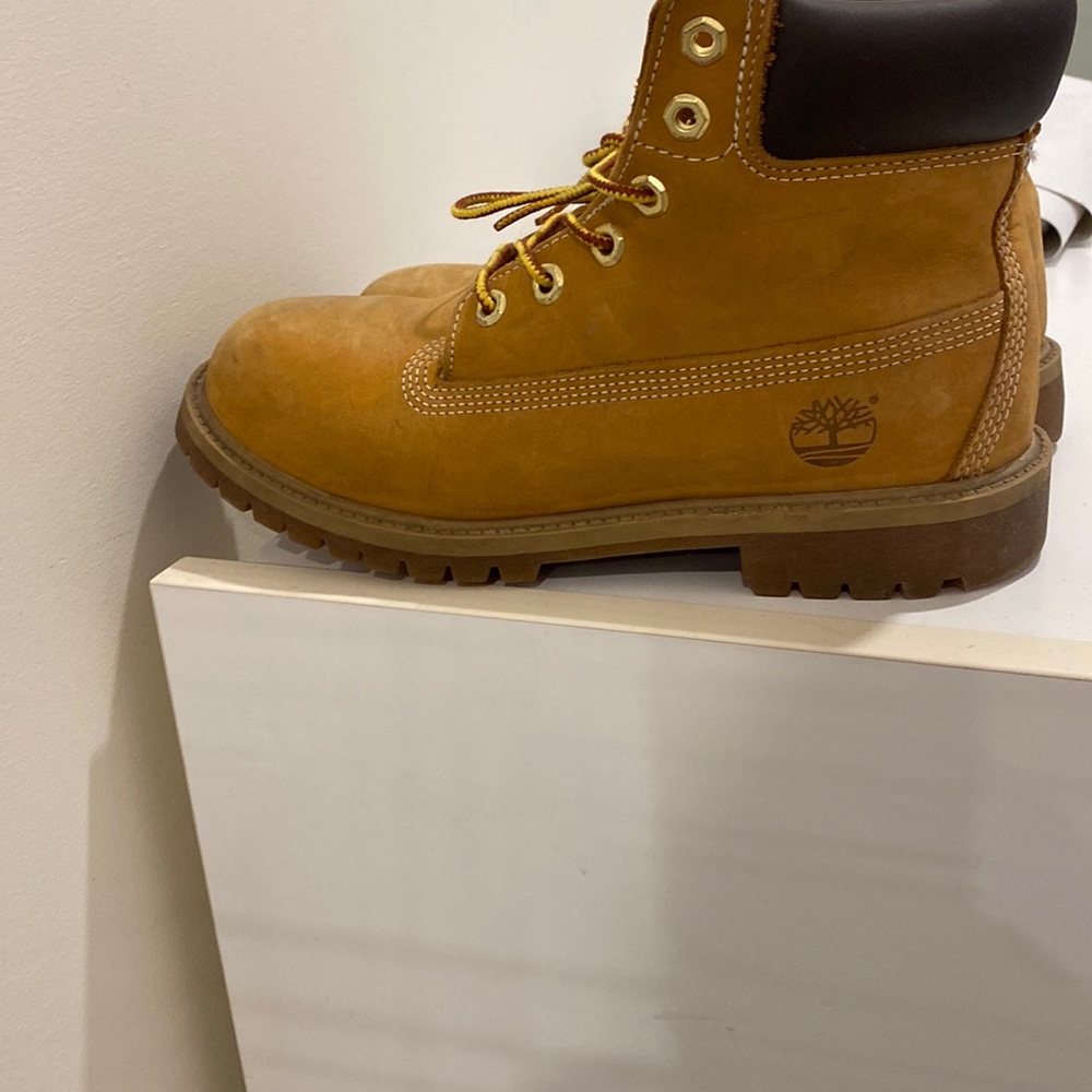 Timberland boots, kids size 6 but fits ladies 6